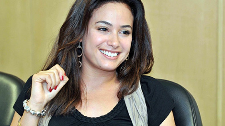 مُمثلة تونسية تجيز السُخرية من الرسول “ص” باسم حُرية التعبير!!