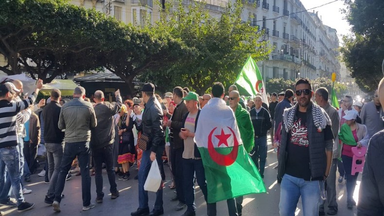 الجزائريون يخاطبون الاتحاد الأوروبي: لا دخل لكم في شؤوننا.. زيتنا في دقيقنا