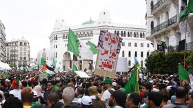 أوقفوا كل العصابات واحجزوا المسروقات!