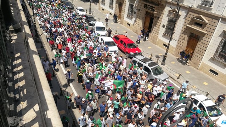 حراك الجزائريين يتواصل