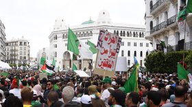 Les Algériens d’une seule voix: “Non aux élections du 4 juillet”