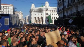 الجزائريون يستهلون سنة 2020 بمسيرات شعبية
