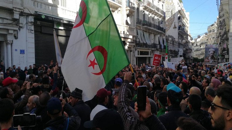 حراكيون: تعليق المسيرات في صالح الحراك والعباد