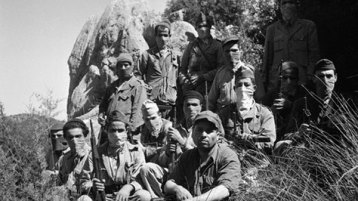 من يصنع التاريخ  النخبة ام الجماهير؟