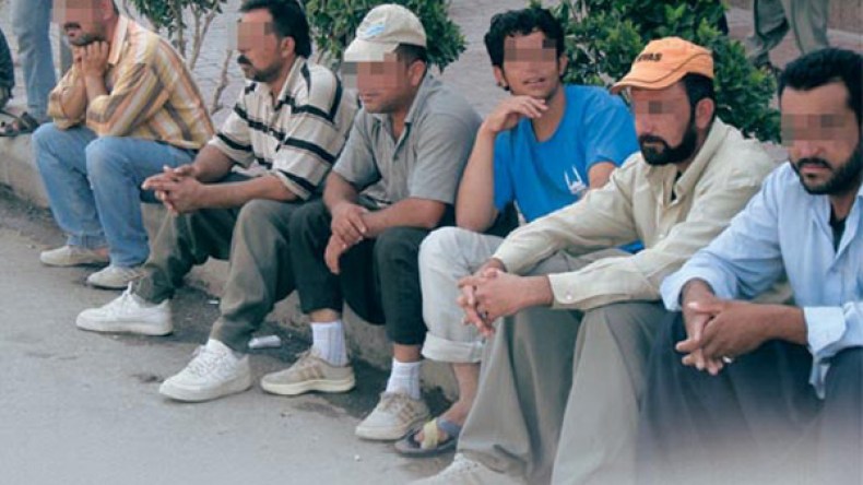 “الحيطيست” يستقبلون رمضان بطقوس غريبة لتمضية الوقت!