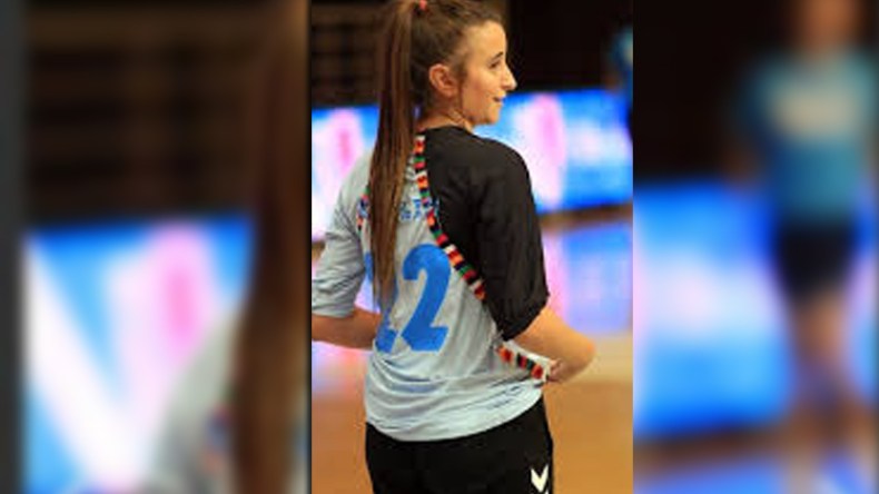 إيناس حميطوش لاعبة مولودية أقبو لكرة اليد تلتحق بنادي كونياك الفرنسي