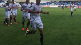 هدف بضربة مقصية لـ “حمزاوي” في البرتغال من بعد 18م!