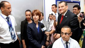 أخرجوا من المكاتب إلى الميدان