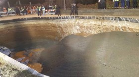 مندبة كبيرة.. لأجل “حفرة”!