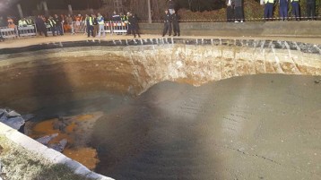 مندبة كبيرة.. لأجل “حفرة”!