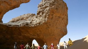 الطيب ديهكال كشف الوجه الآخر لمنطقة الأهقار