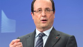 مناضل فرنسي “يُحرج” هولاند بجرائم الإستعمار!