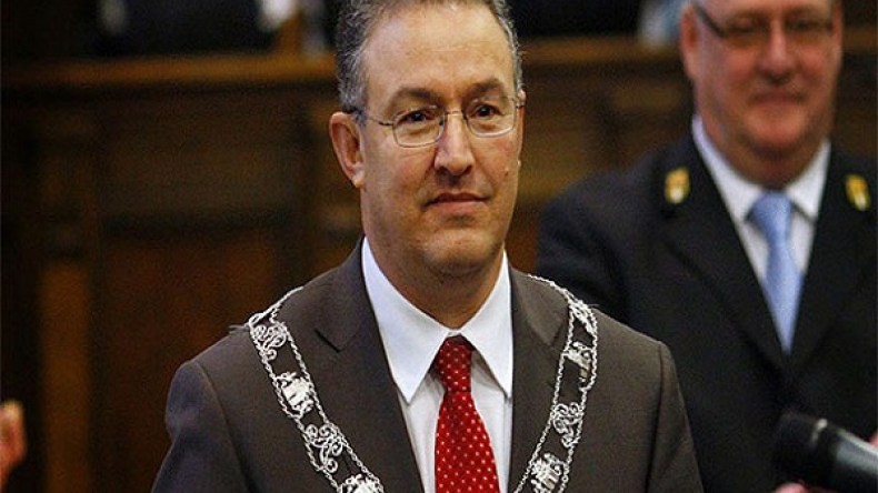 سياسي من أصل مغربي وراء متاعب الأتراك في هولندا