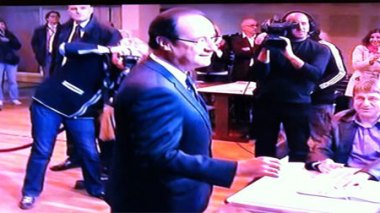 Les Français élisent leur Assemblée, Hollande vise la majorité absolue