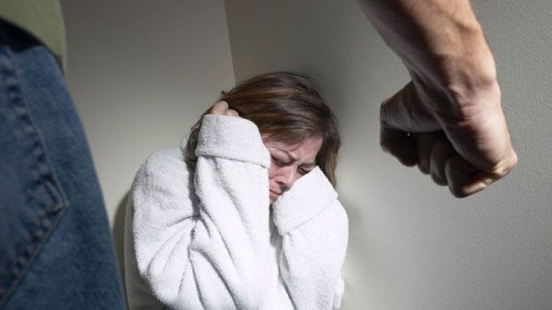 ملاكم مهدد بالسجن لاعتداءاته المتكررة على زوجته