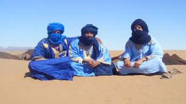 Tamanrasset : les Sétifiens découvrent les “Hommes bleus”