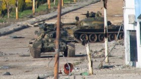 Syrian forces renew assault on Homs