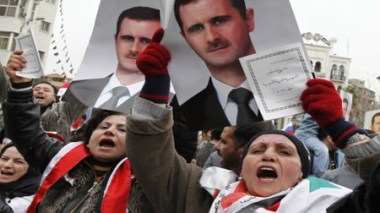 Syrie: des milliers de manifestants pour armer l'opposition