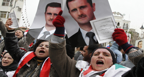 Syrie: des milliers de manifestants pour armer l'opposition