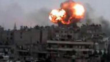 Syrie: des quartiers de Homs bombardés, maisons incendiées à Idleb