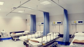 الحكومة ترفع التجميد عن المشاريع الصحية