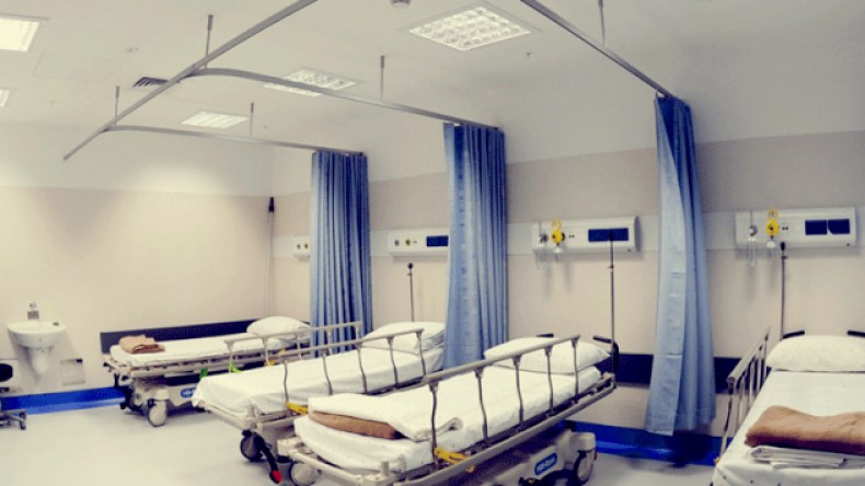 الحكومة ترفع التجميد عن المشاريع الصحية