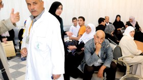 لا أطباء ولا علاج.. عودوا بعد العطلة!