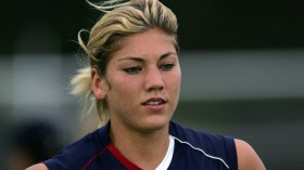 حارسة المنتخب الأمريكي: القرية الأولمبية وكر يعج بذئاب الرذيلة!؟