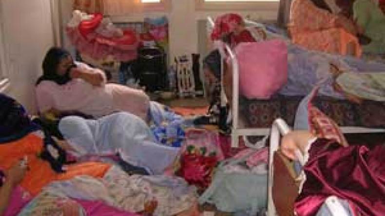 امرأة‭ ‬تكتشف‭ ‬بعد‭ ‬قرابة‭ ‬نصف‭ ‬قرن‭ ‬أنها‭ ‬سرقت‭ ‬من‭ ‬المستشفى‭!‬