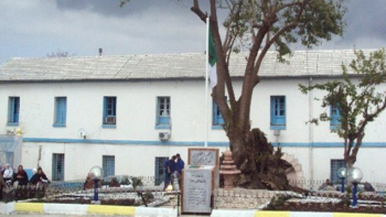 هلاك‭ ‬طفل‭ ‬وإصابة‭ ‬سبعة‭ ‬آخرين‭ ‬من‭ ‬عائلته‭ ‬بتسمم‭ ‬غذائي‭ ‬جماعي‭ ‬بڤالمة