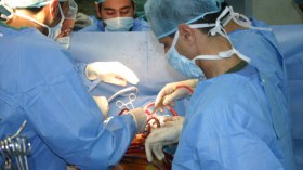 فريق طبي بمستشفى مصطفى باشا ينجح في استئصال ورم خبيث بإحدى الغدد اللعابية