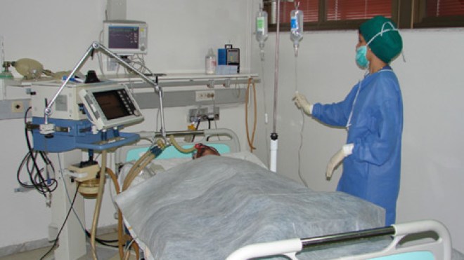 فتاة تقتلع عينها وإصبعها وتأكلهما بالجلفة