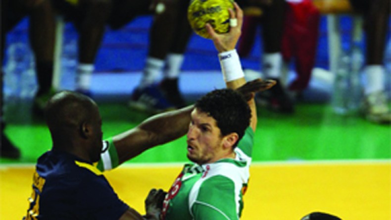 حسني عاشور: مهمتنا صعبة في كأس إفريقيا وهدفنا التأهل إلى المونديال