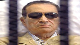 هيئة المحكمة تتنحى وتعيد قضية حسني مبارك إلى محكمة الاستئناف