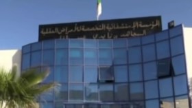 “مجانين” يقضون حاجياتهم بالغرف ويفترشون الأرض!