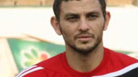 الاتحاد الافريقى يوقف حسام غالى لاعب الاهلي ب 4 مباريات