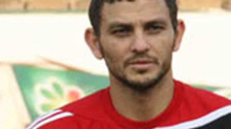 الاتحاد الافريقى يوقف حسام غالى لاعب الاهلي ب 4 مباريات