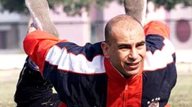 حسام حسن يطلب أن ينصب له ولشقيقه تمثالا تكريما لهما على معركة الجزائر