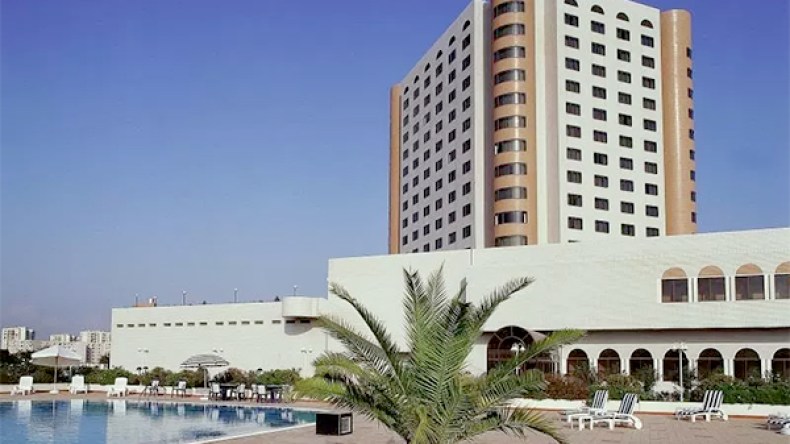 رسوم على الفنادق والمواقف والمساحات الإشهارية لتمويل البلديات