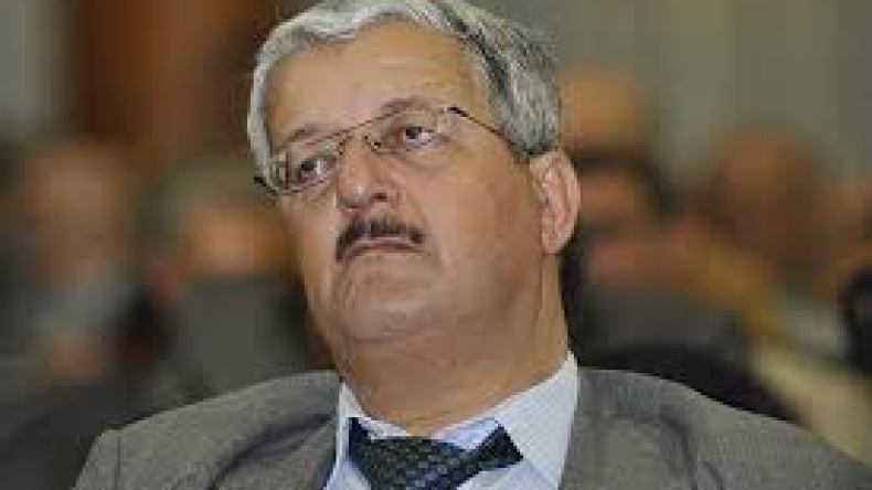 أبناء الشهداء يحتجون للمطالبة برحيل الطيب الهواري