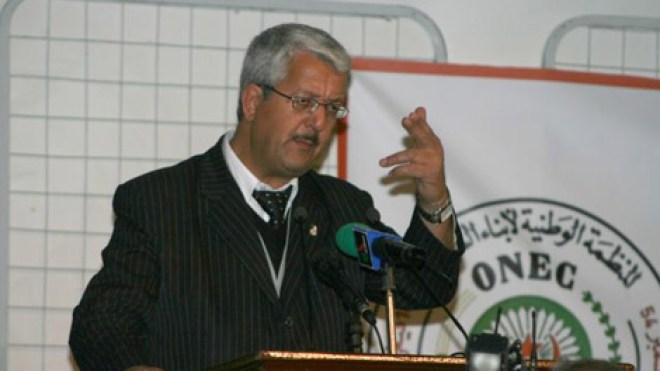 “الطيب الهواري اعتدى عليّ رفقة أنصاره وأدخلوني المستشفى”