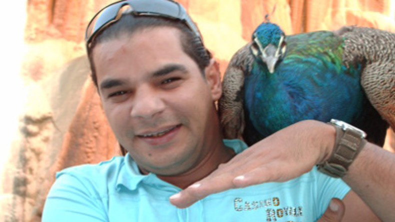 هواري الدوفان للشروق:لم أغن في الزنيت عاريا