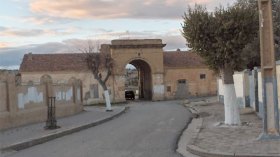 فرنسي من الأقدام السوداء يحاول استعادة أملاكه بالقوة في سور الغزلان