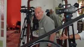 ‮”‬العمل‭ ‬استغرق‭ ‬سنة‮ ‬ونصفا‭ ‬بديكور‭ ‬من‭ ‬خشب‭ ‬في‭ ‬قصر‭ ‬المعارض‮”‭ ‬