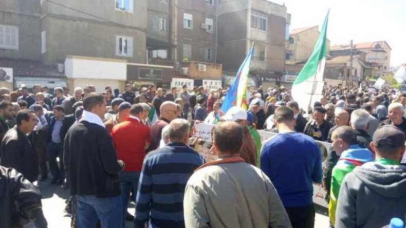 محكمة عزازقة: إحباط محاولة استهداف مسيرات الحراك بسيارتين مفخختين