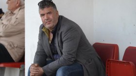 مولودية العلمة: وفاة مناصر وتحركات للإطاحة بالرئيس هرادة