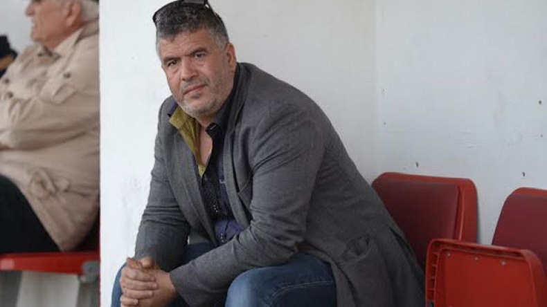 مولودية العلمة: وفاة مناصر وتحركات للإطاحة بالرئيس هرادة