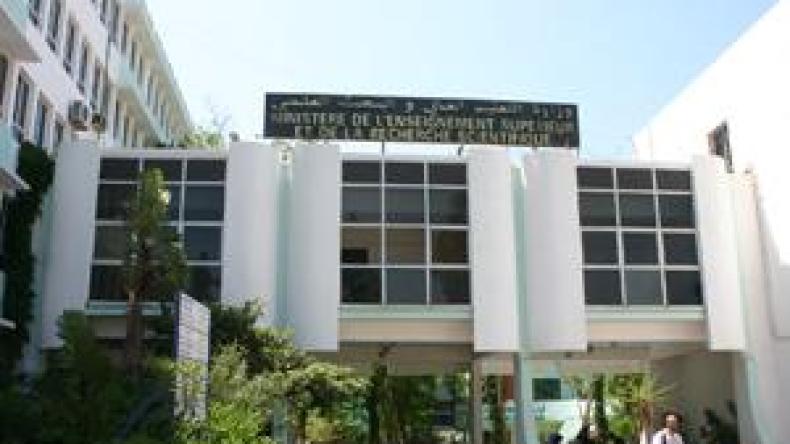 إقصاء  800  طالب  من  الإدماج  في  الجامعات  الجزائرية  بسبب  الوظيفة