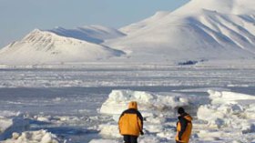 اتساع الغطاء الجليدي بالقطب الجنوبي وانكماشه بالقطب الشمالي