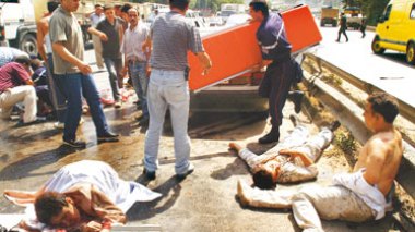 «Dépanneurs» ou «tueurs»?: ils déversent de l’huile sur nos routes pour provoquer des accidents